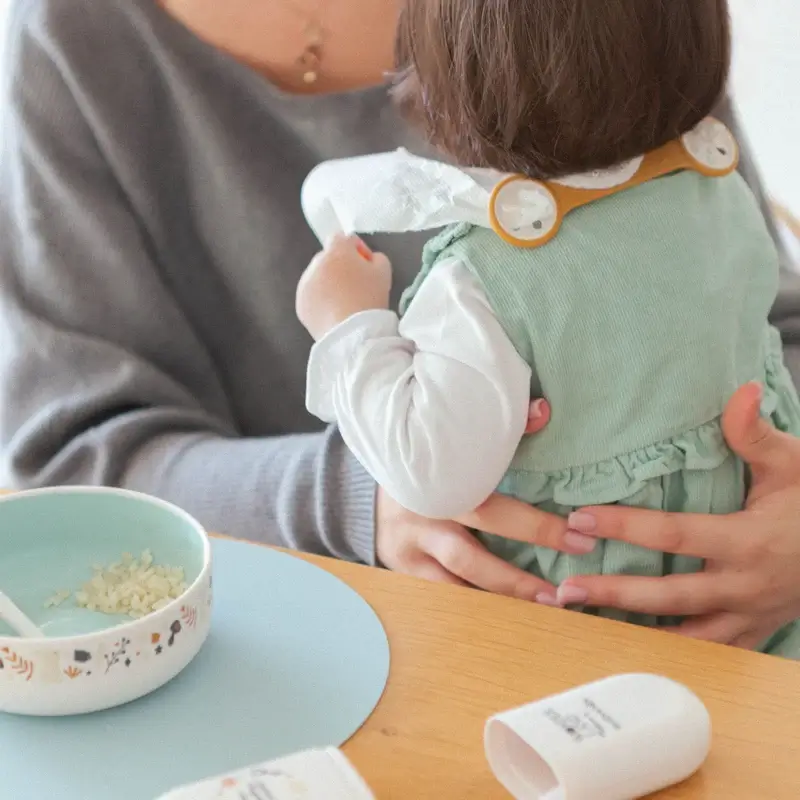 Suavinex Set Spoon + Spoon Holder Case + Lipstick Holder, +4 Months, Wonderland Beige - Image 6