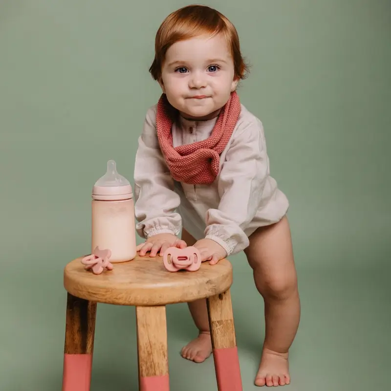 Suavinex Silicone Bottle 240 Ml, Medium Flow (M), +3 Months, Fuchsia - Image 5